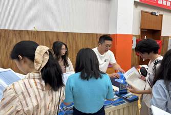 尊龙亚洲官网四川高校招生巡展 3